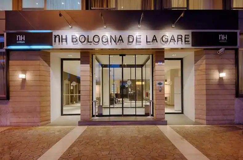 Voorkant NH Bologna de la Gare