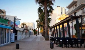 Shoppen in Cala d'Or, winkelstraat in het centrum