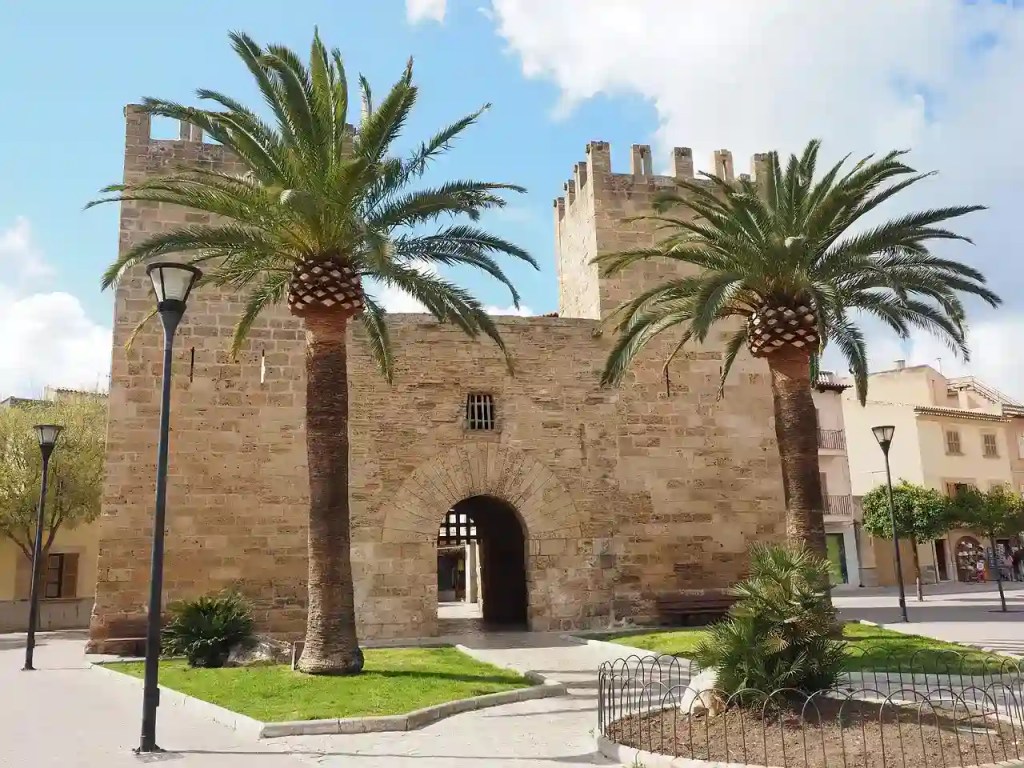 Porta del Moll, één van de stadspoorten van Alcúdia.
