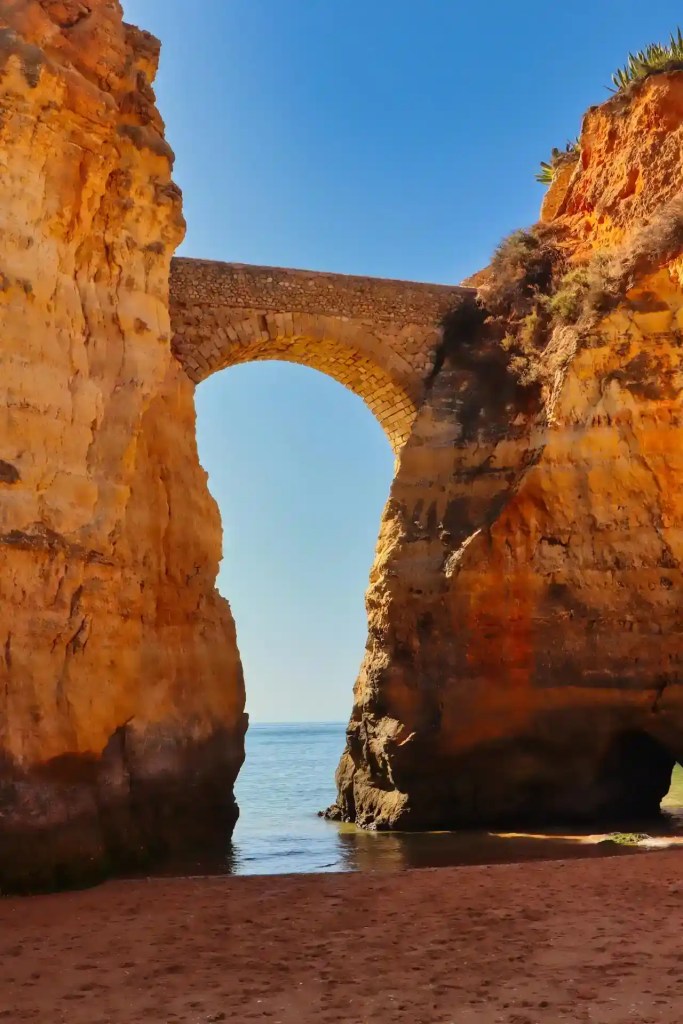 Praia dos Estudantes strand in Lagos